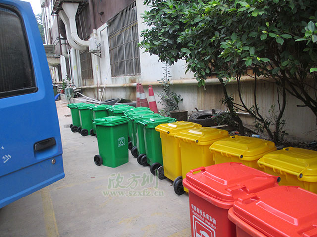  欣方圳塑料環(huán)保垃圾桶 走進(jìn)赤壁物業(yè)小區