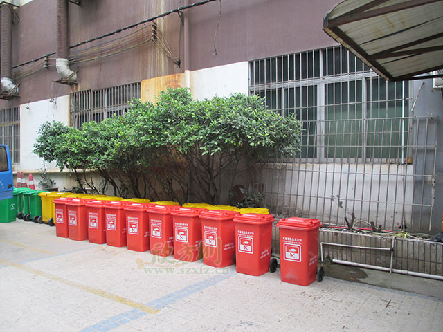  欣方圳塑料環(huán)保垃圾桶 走進(jìn)赤壁物業(yè)小區