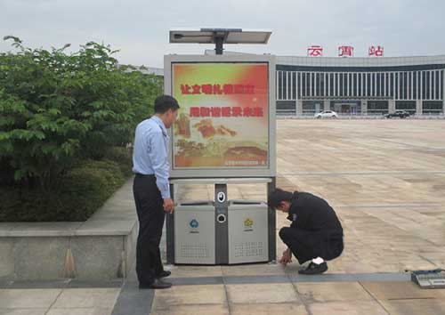 福建云霄動(dòng)車(chē)站廣場(chǎng) 新設全新廣告垃圾桶