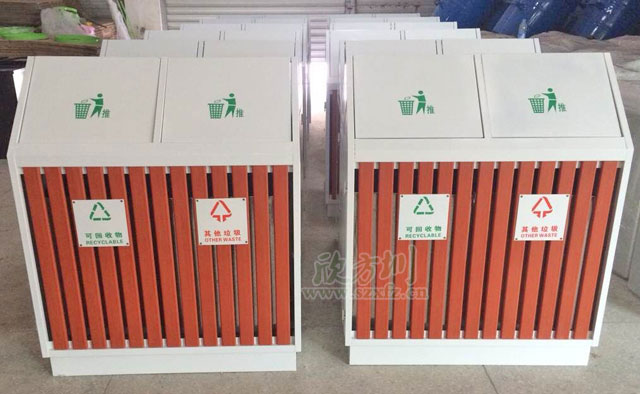 戶(hù)外鋼木垃圾桶堅固耐用 有效維護市容環(huán)境