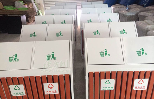 戶(hù)外鋼木垃圾桶堅固耐用 有效維護市容環(huán)境