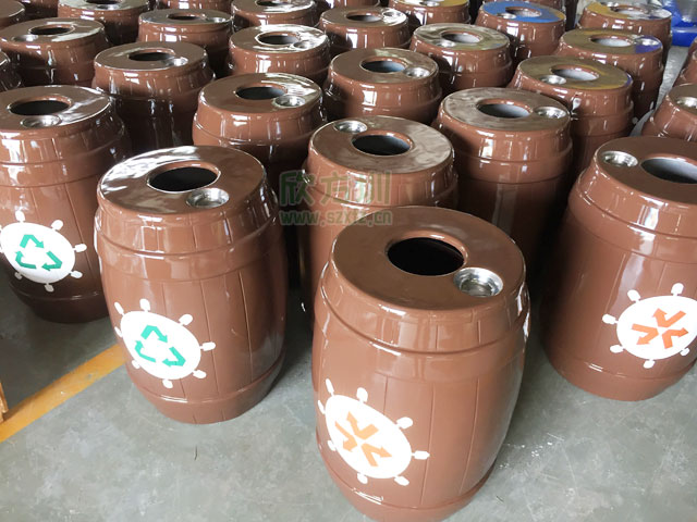 玻璃鋼仿木桶分類(lèi)垃圾桶打造北海水樂(lè )園原生態(tài)景區