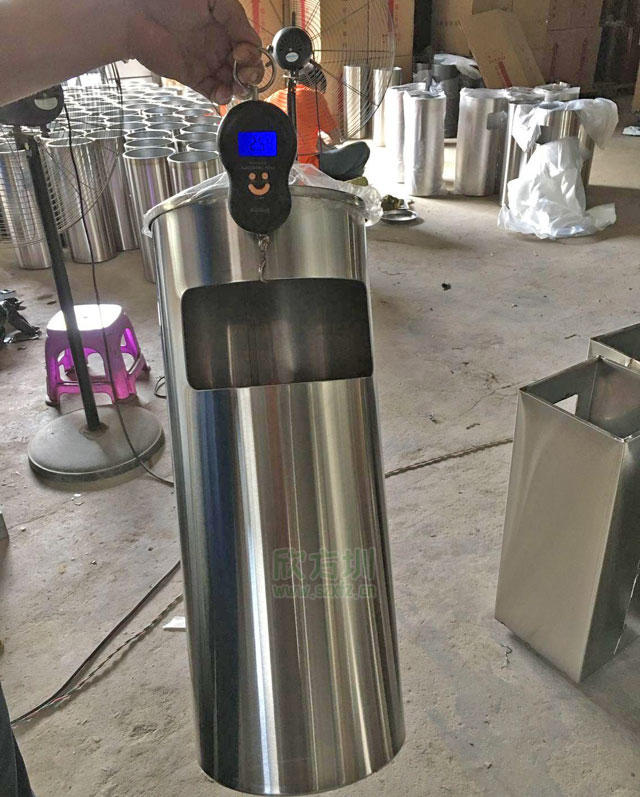 上海不銹鋼座地煙灰桶足厚真材實(shí)料，確保質(zhì)量統一