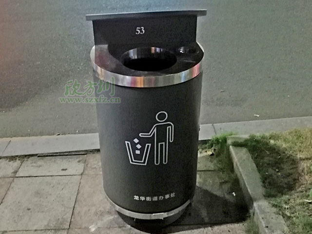 鴨嘴鴨舌造型垃圾桶戶(hù)外擺放應用圖