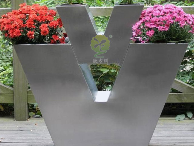 不銹鋼V形字母創(chuàng )意花箱園林景觀(guān)花池定制廠(chǎng)家