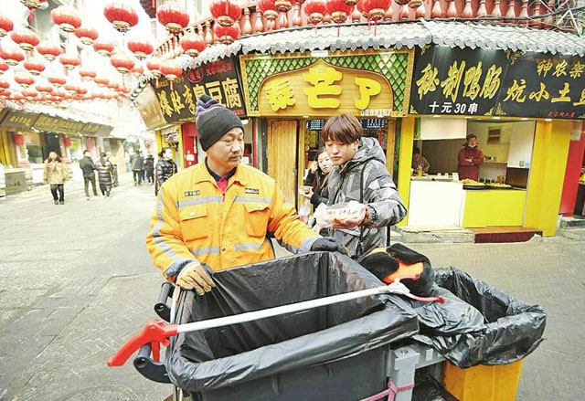 戶(hù)外垃圾桶全撤離濟南街道做得徹底