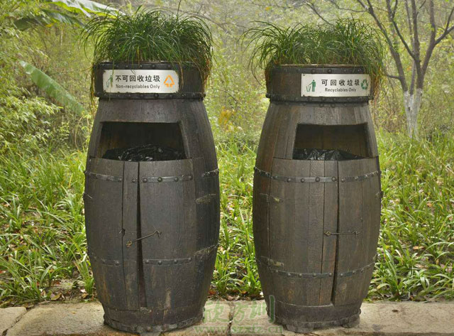 自發(fā)捐公園戶(hù)外垃圾桶體現全民環(huán)保意識提升