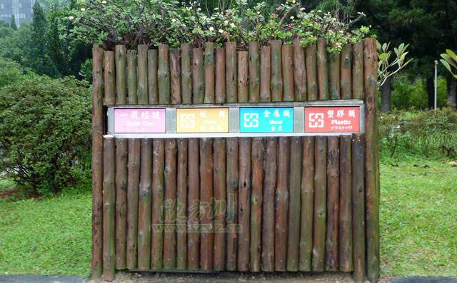 自發(fā)捐公園戶(hù)外垃圾桶體現全民環(huán)保意識提升
