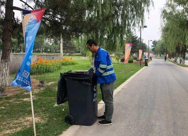 上海街道戶(hù)外垃圾桶市容環(huán)境專(zhuān)項督查