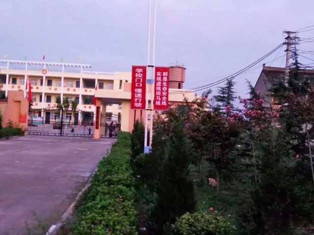 山西農村被爆垃圾沒(méi)人拉沒(méi)配備戶(hù)外垃圾桶