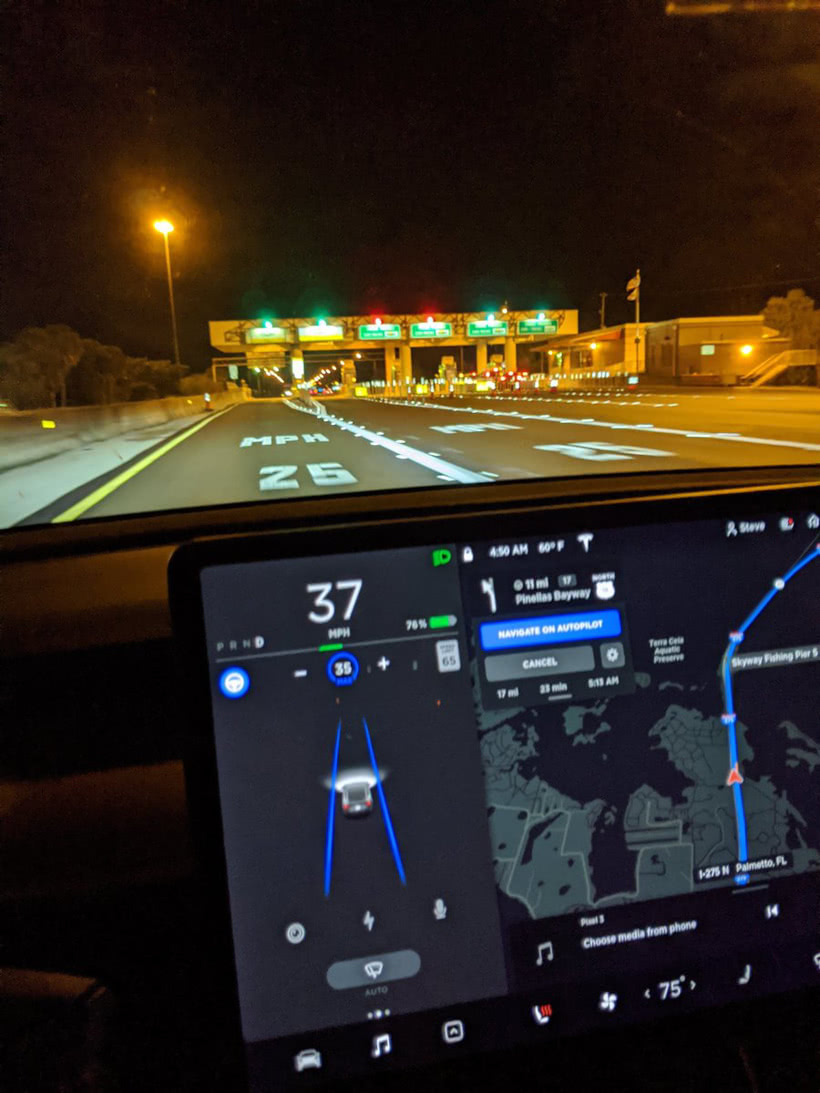 市政道路垃圾桶在汽車(chē)自動(dòng)駕駛可識別提升城市安全