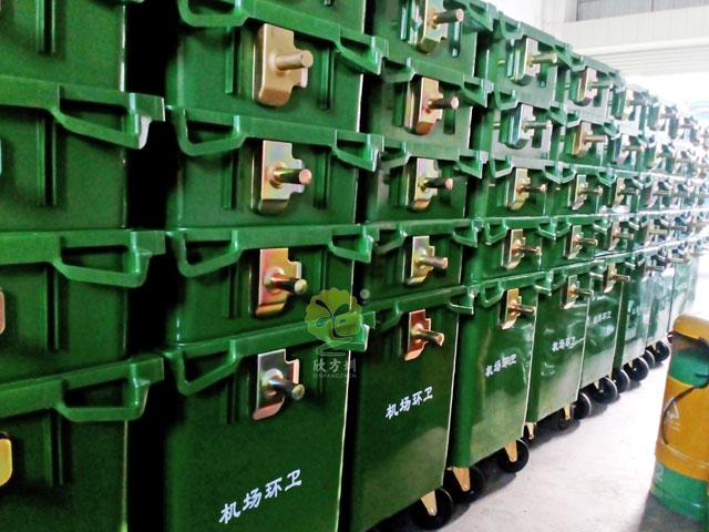 660升塑料垃圾桶容量大可上掛車(chē)機場(chǎng)環(huán)衛就選它