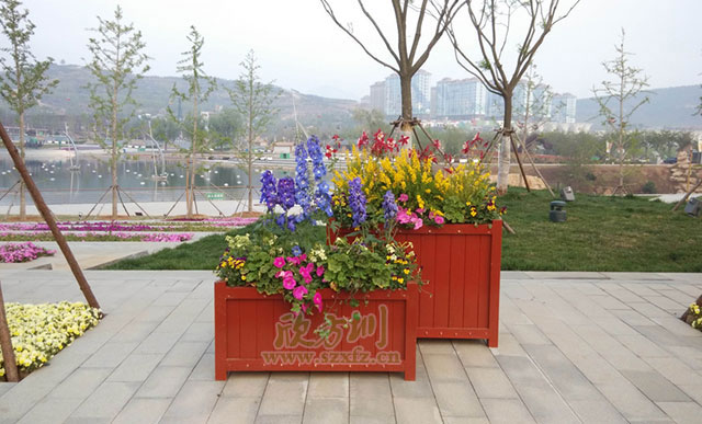 欣方圳木質(zhì)花箱 讓天津小區綠意常在