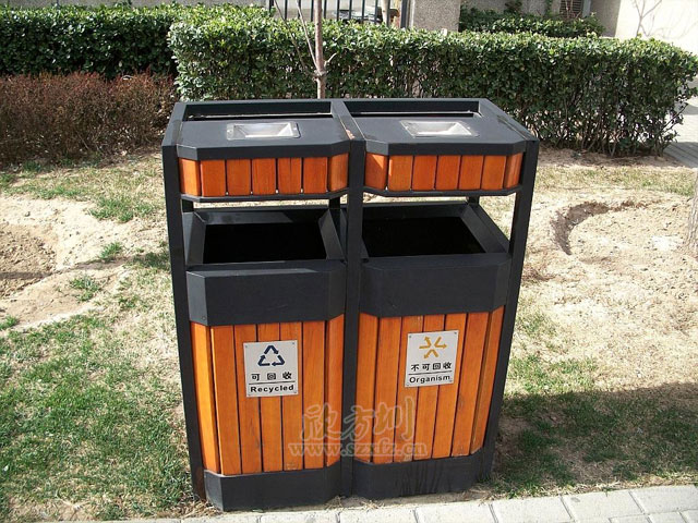 畢節更換公園鋼木垃圾桶 營(yíng)造游園好環(huán)境